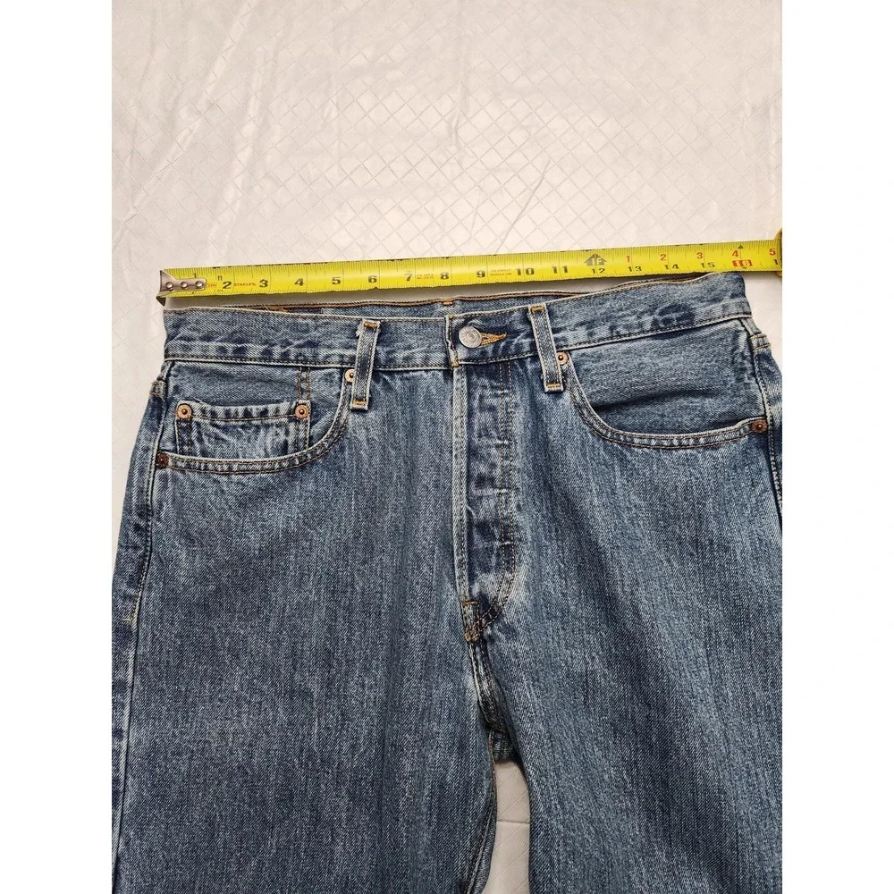 Levis 501 Jeans Mens 32x32 Blue Medium Wash Straight Leg Button Fly Denim Pants